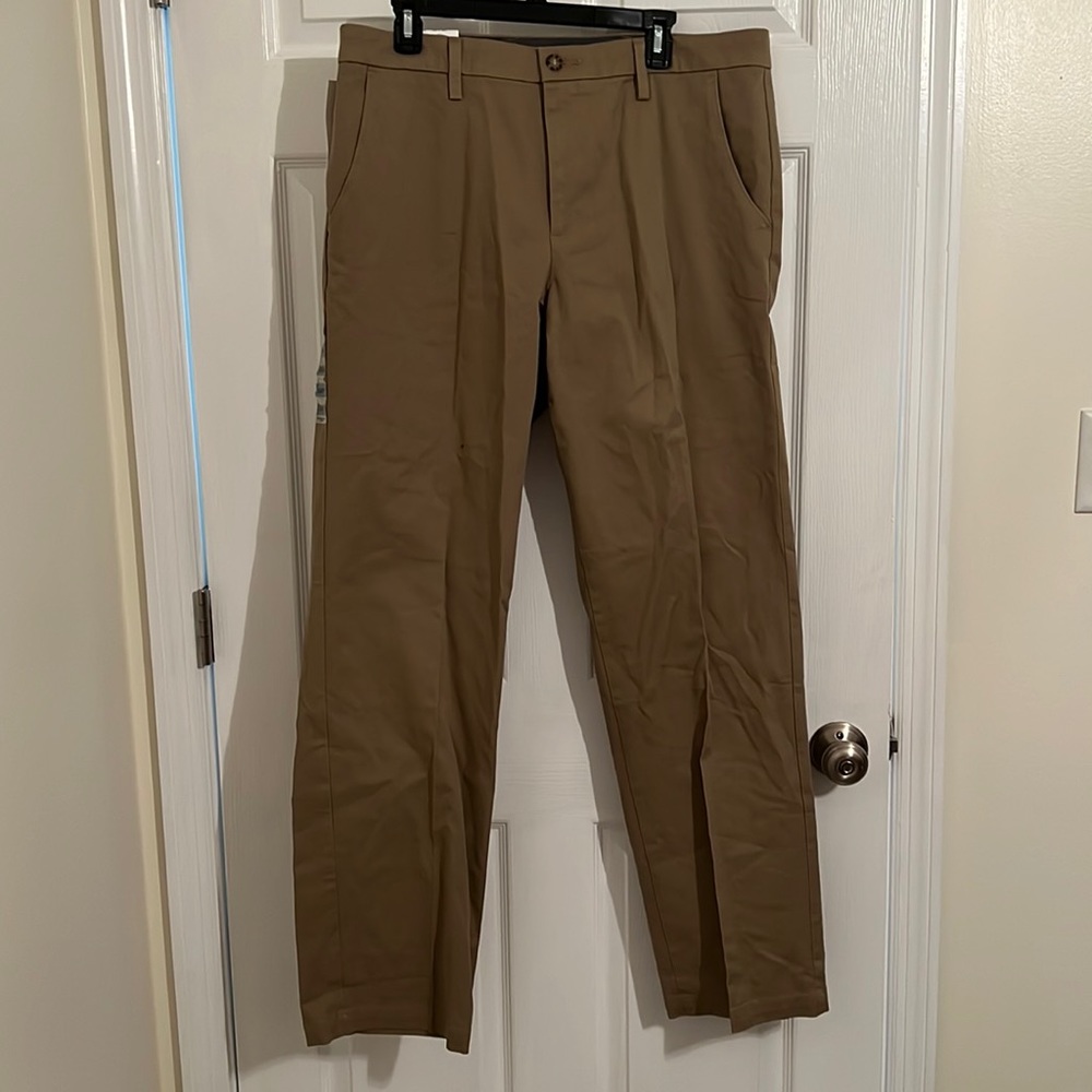 Dockers Classic Fit 36x34 Workday Khaki Classic Fit